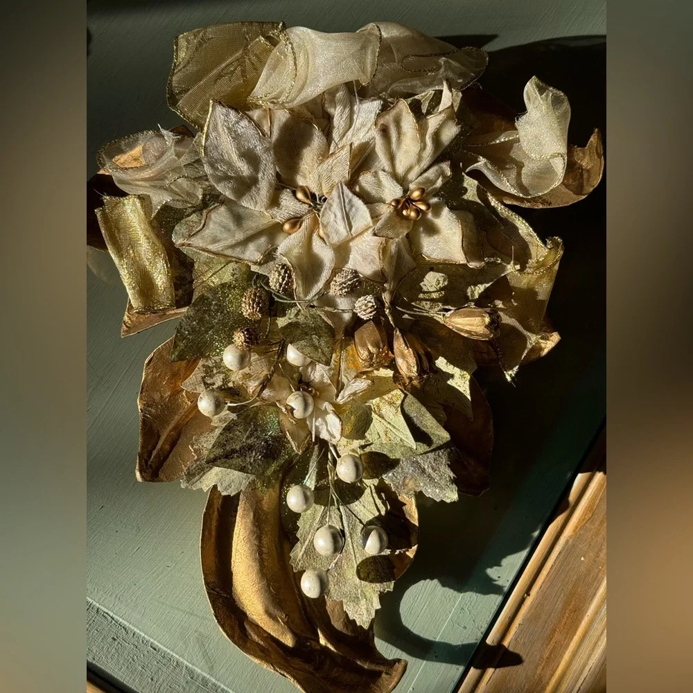 Elegant Gold Floral Brooch